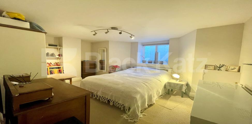 			LET , 3 Bedroom, 1 bath, 1 reception Apartment			 Rattray Road, Brixton